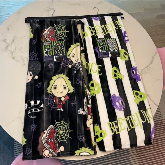 π€πͺ² BEETLEJUICE SOFT PLUSH THROWS πͺ²π€ - Picture 4 of 7